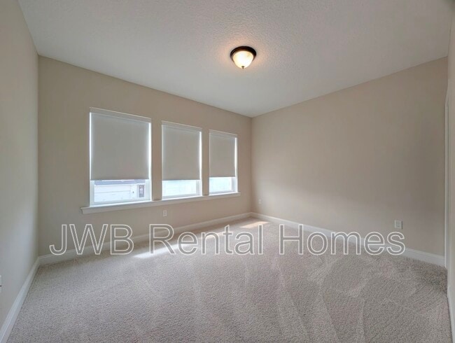 Building Photo - 75 Carousel Dr