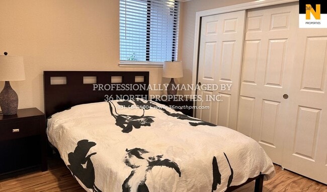 Building Photo - Lovely Fully Remodeled Forest Grove Condo Available for Rent