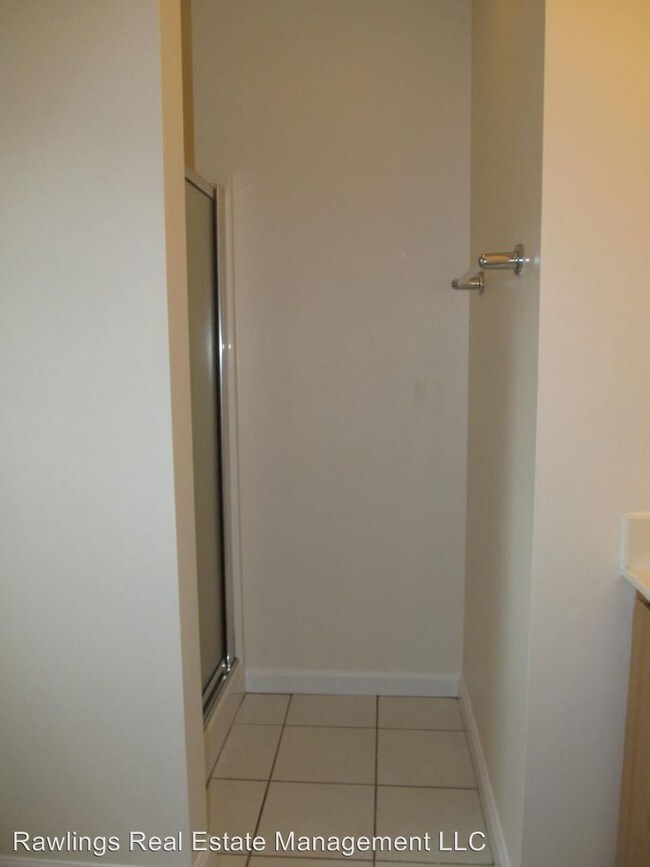 Building Photo - 140 Elkwood Ave