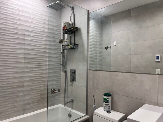 Building Photo - 311 Hart St