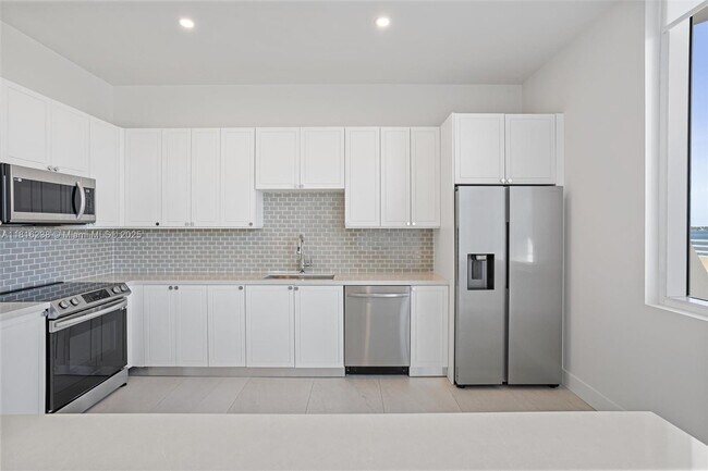 Building Photo - 555 NE 34th St