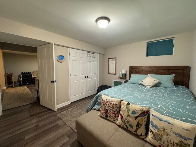 Building Photo - Stunning 4 Bed 3.5 Bath Single Family Home...