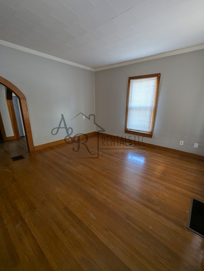 Building Photo - 206 W 1st St