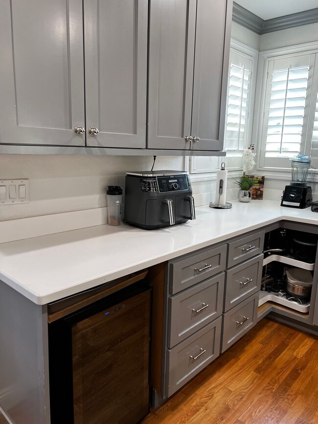 Building Photo - 3 Bed 2 Bath Home For Rent in an Excellent...