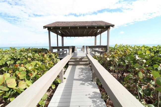 Building Photo - 7370 S Ocean Dr