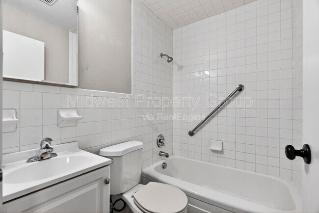 Building Photo - 710 Tyson Dr