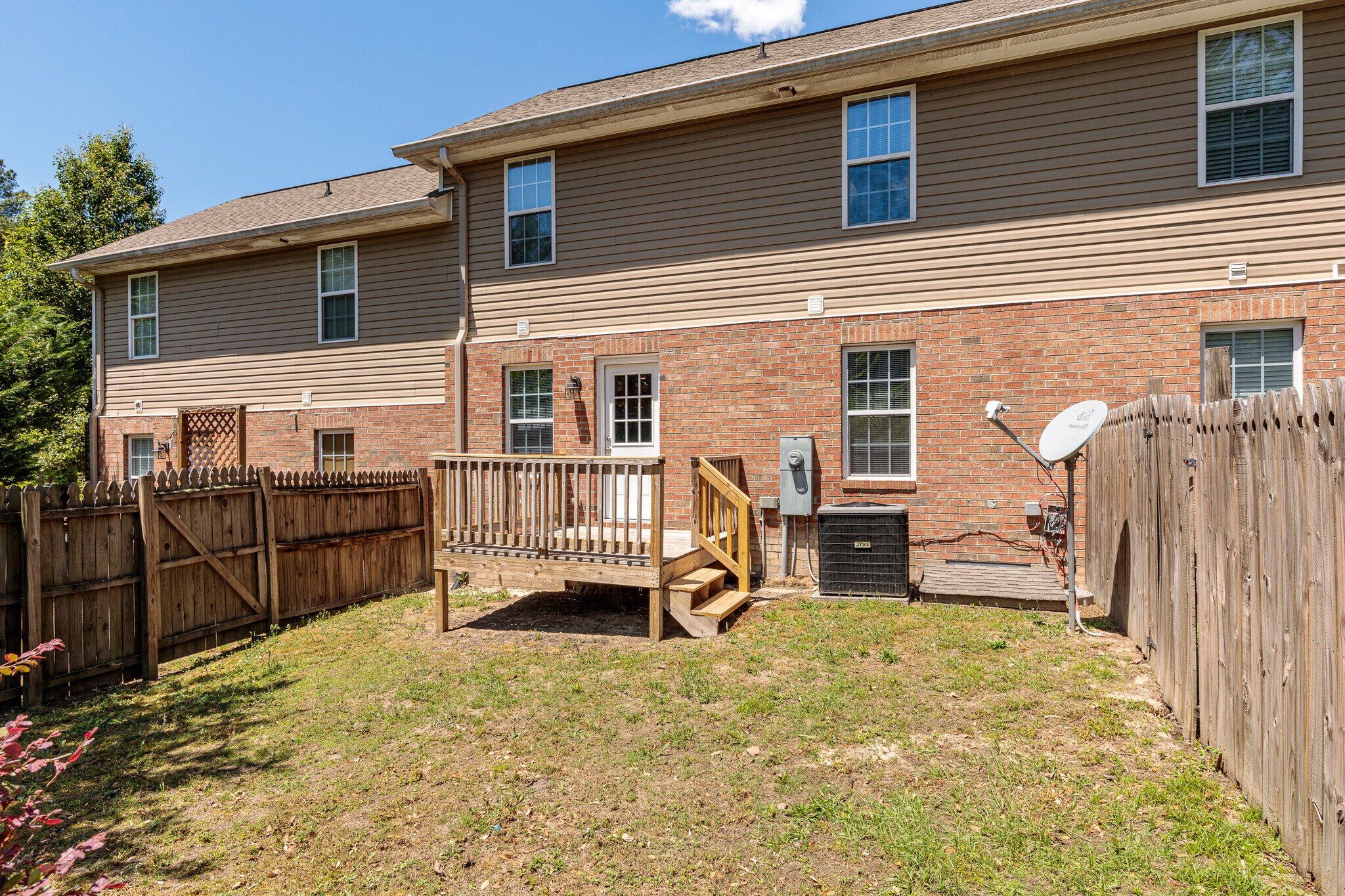 Building Photo - 202 Clover Court