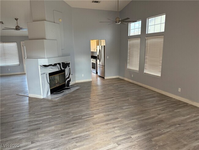 Building Photo - 4749 Califa Dr