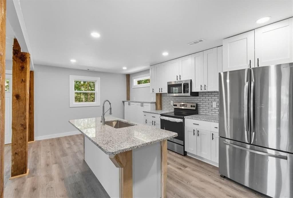 Building Photo - 96 Collins Rd