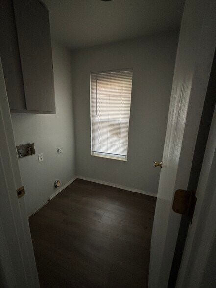 Building Photo - 2839 Adrian Ave