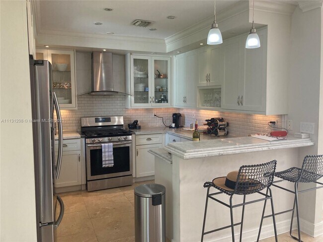 Building Photo - 5355 SW 68th Ave