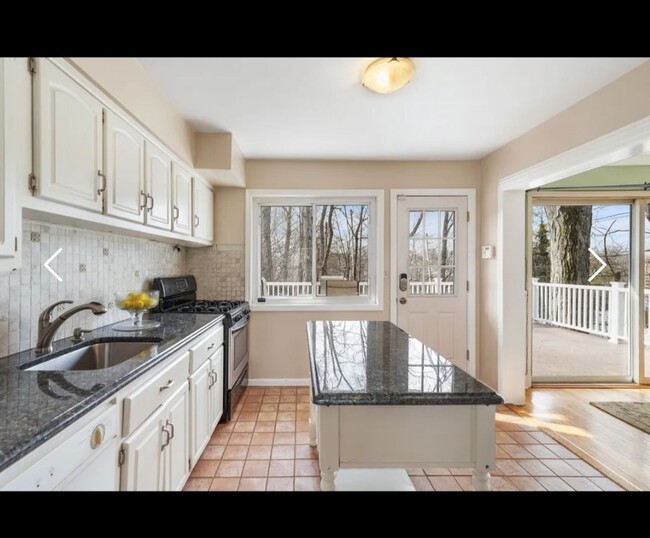 Building Photo - Charming 4BR House in Scarsdale
