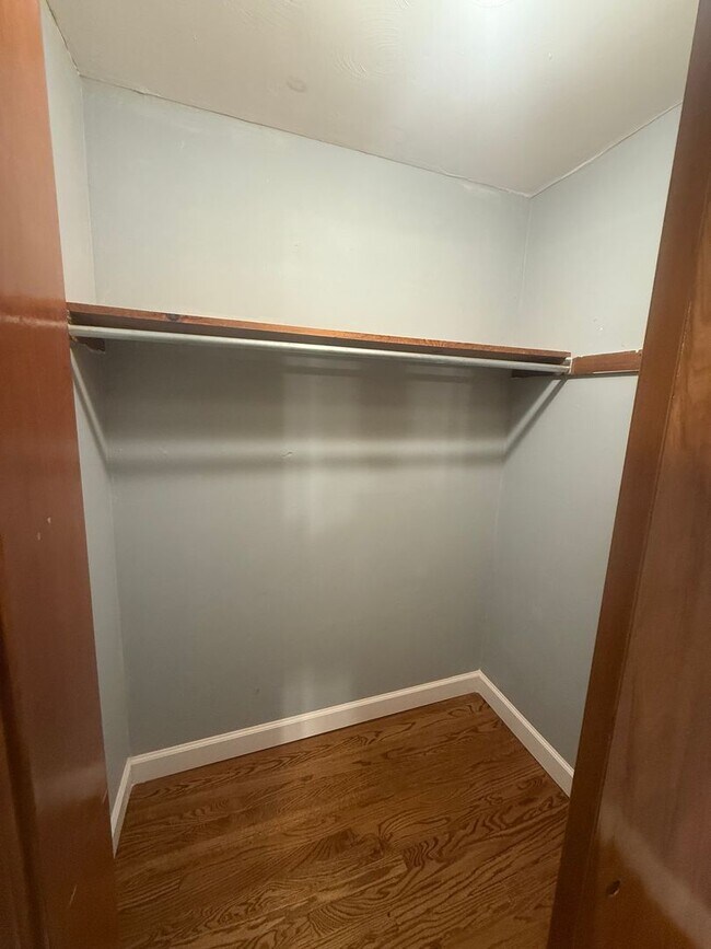 Building Photo - 250 Oakland Ave