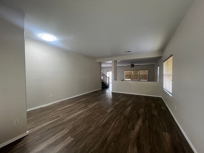 Building Photo - Highly desirable Spectrum community! Showi...