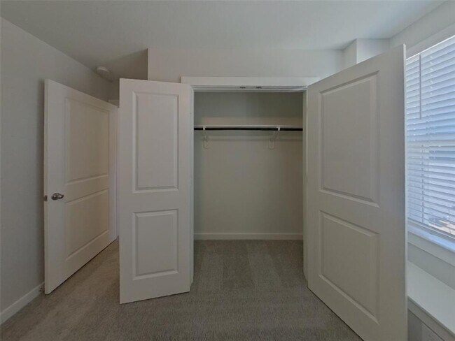 Building Photo - 9835 Willow Creek Commerce Dr