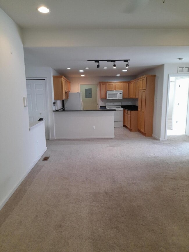 Building Photo - 5812 Acorn Ln