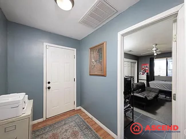 Building Photo - Captivating Home Near Highland Highschool!