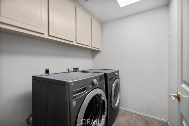 Building Photo - 18 Moonstone