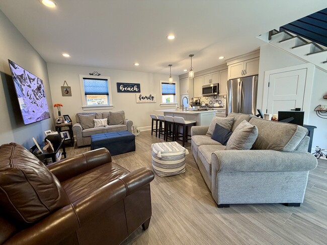 Building Photo - 502 12th Ave