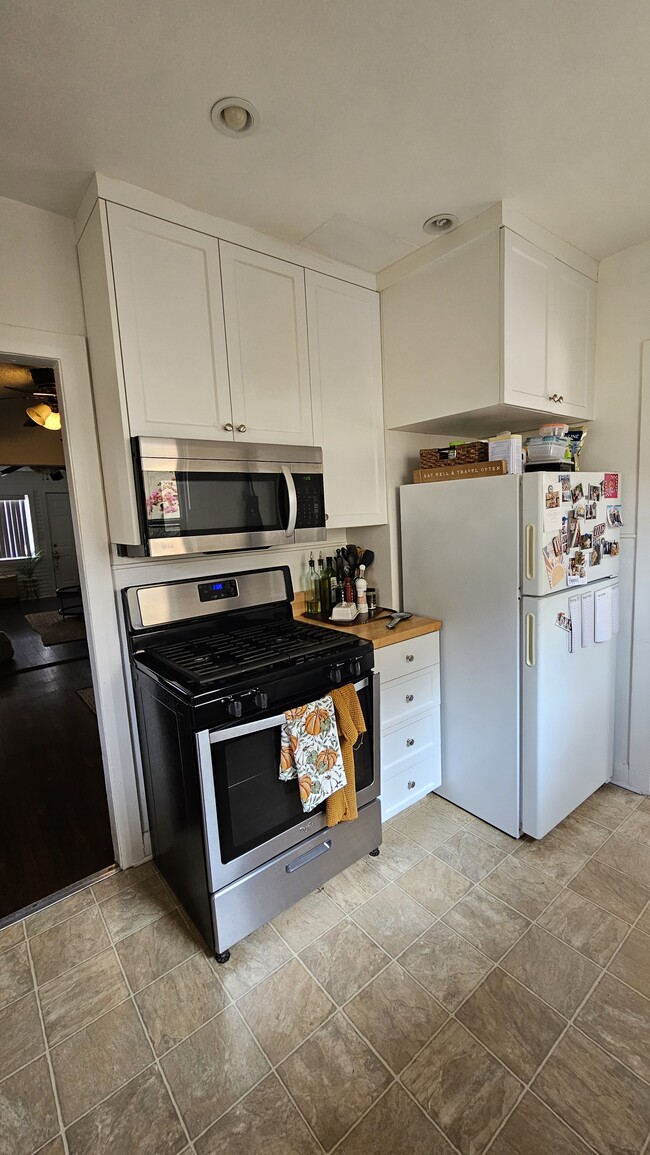 other side of kitchen - 832 15th St