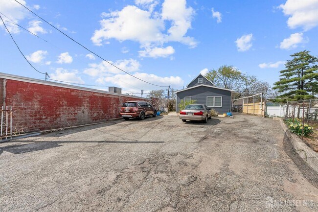 Building Photo - 816 King Georges Rd