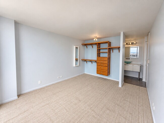 Building Photo - 1660 N La Salle Dr