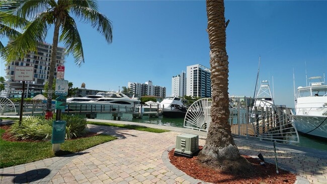 Building Photo - 7918 Harbor Island Dr