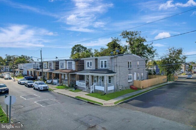 Building Photo - 24 Trent Ave