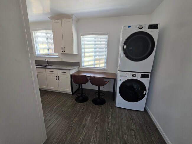 Building Photo - 1349 W 35th Pl