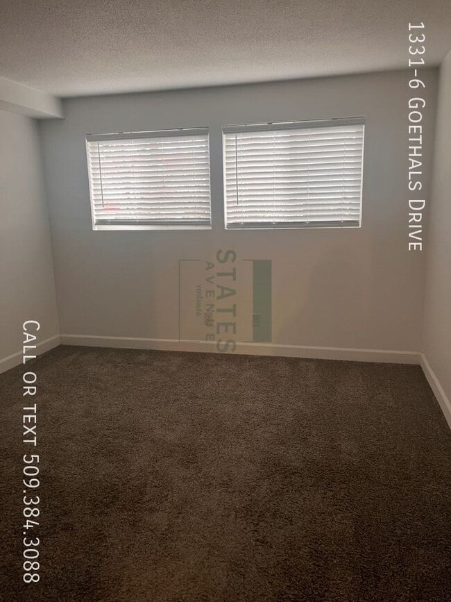 Building Photo - 1331 Goethals Dr