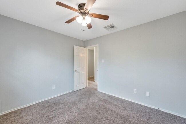 Building Photo - 18 N Star Ridge Cir