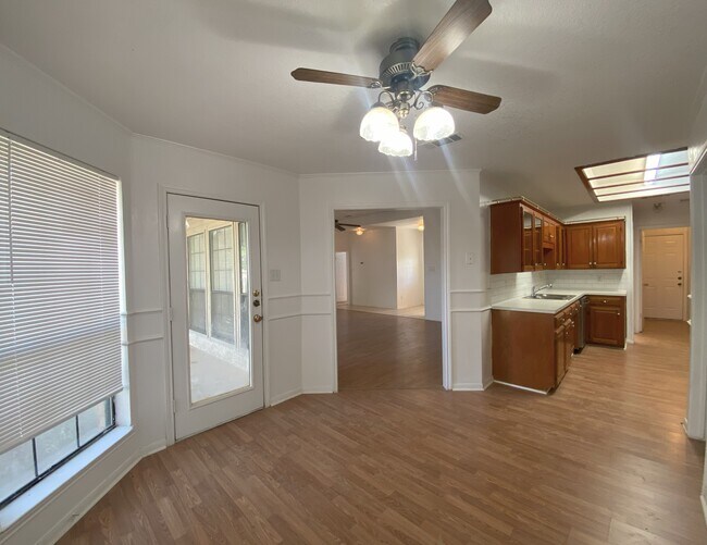 Building Photo - 1303 Falcon Trl