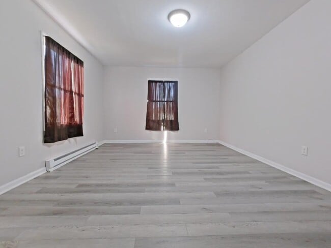 Building Photo - 337 Ennis St