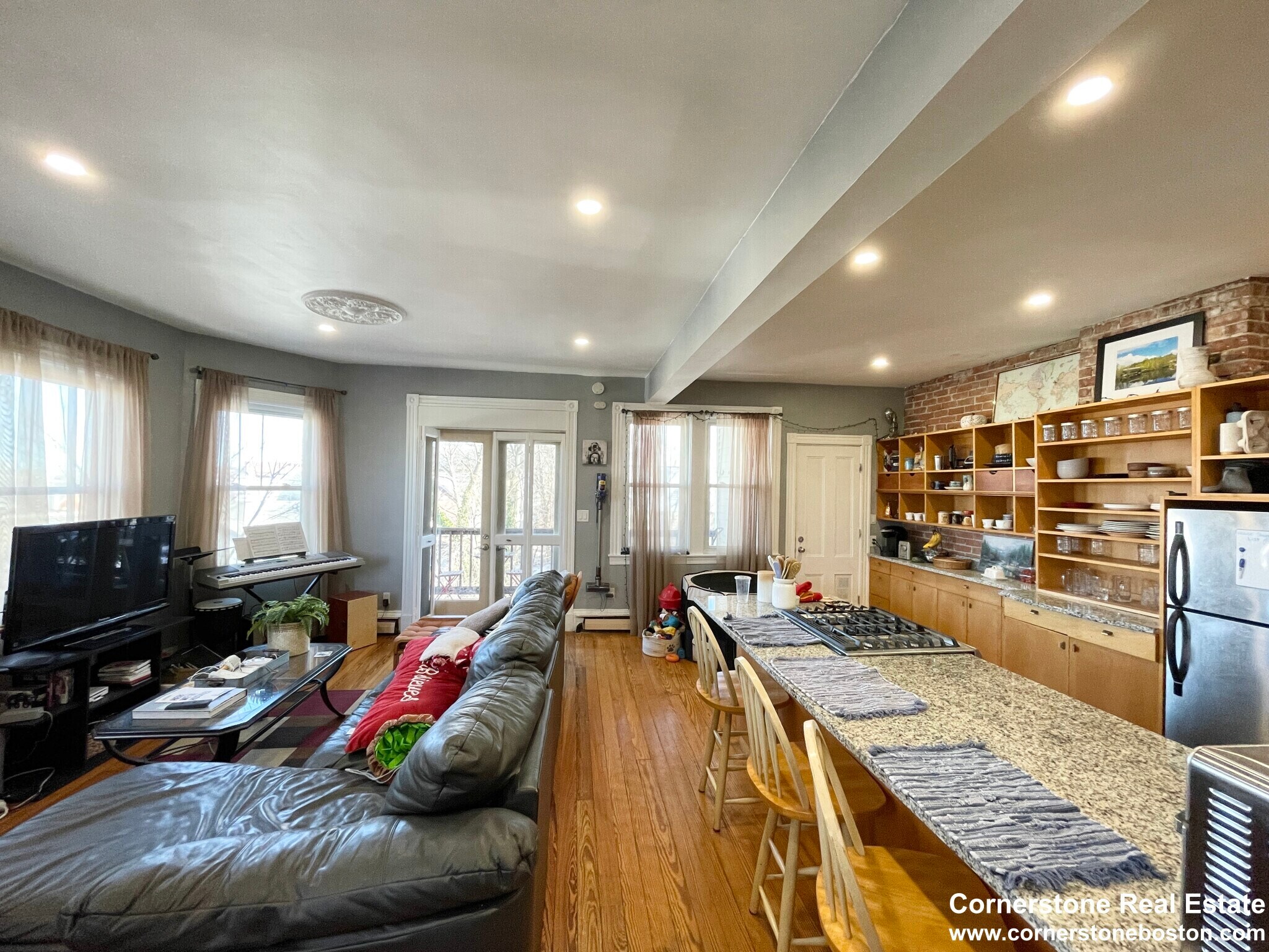 Building Photo - 18 Sunset St