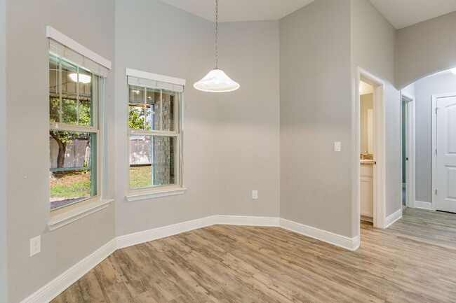 Building Photo - Spacious 4-Bedroom / 3 Bathroom + Office c...