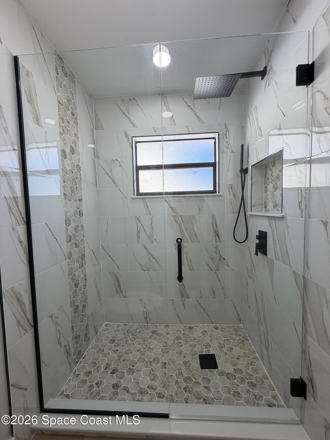 Building Photo - 845 Juniper Cir