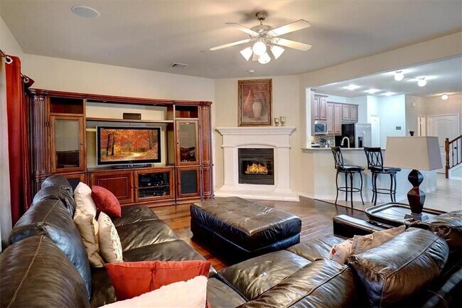 Building Photo - 4100 Comanche Dr