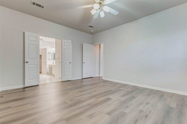 Building Photo - 10210 Thornmont Ln