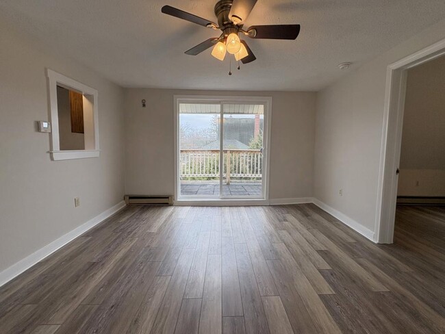 Building Photo - 58 School St