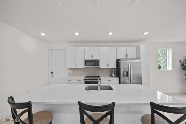 Building Photo - 26400 Coco Cay Cir