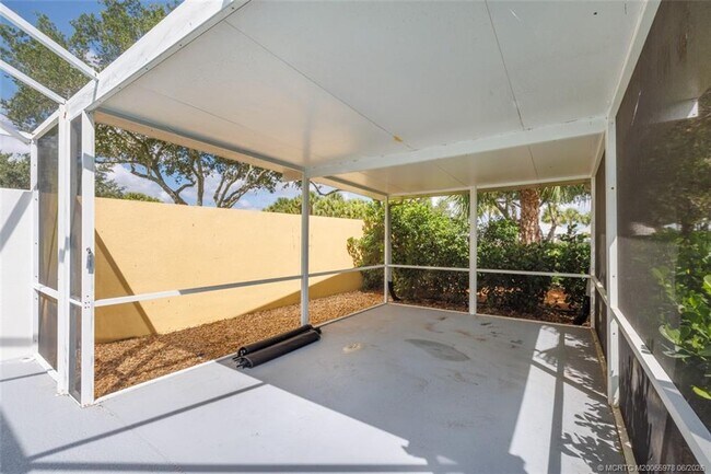 Building Photo - 2198 SW Mayflower Dr