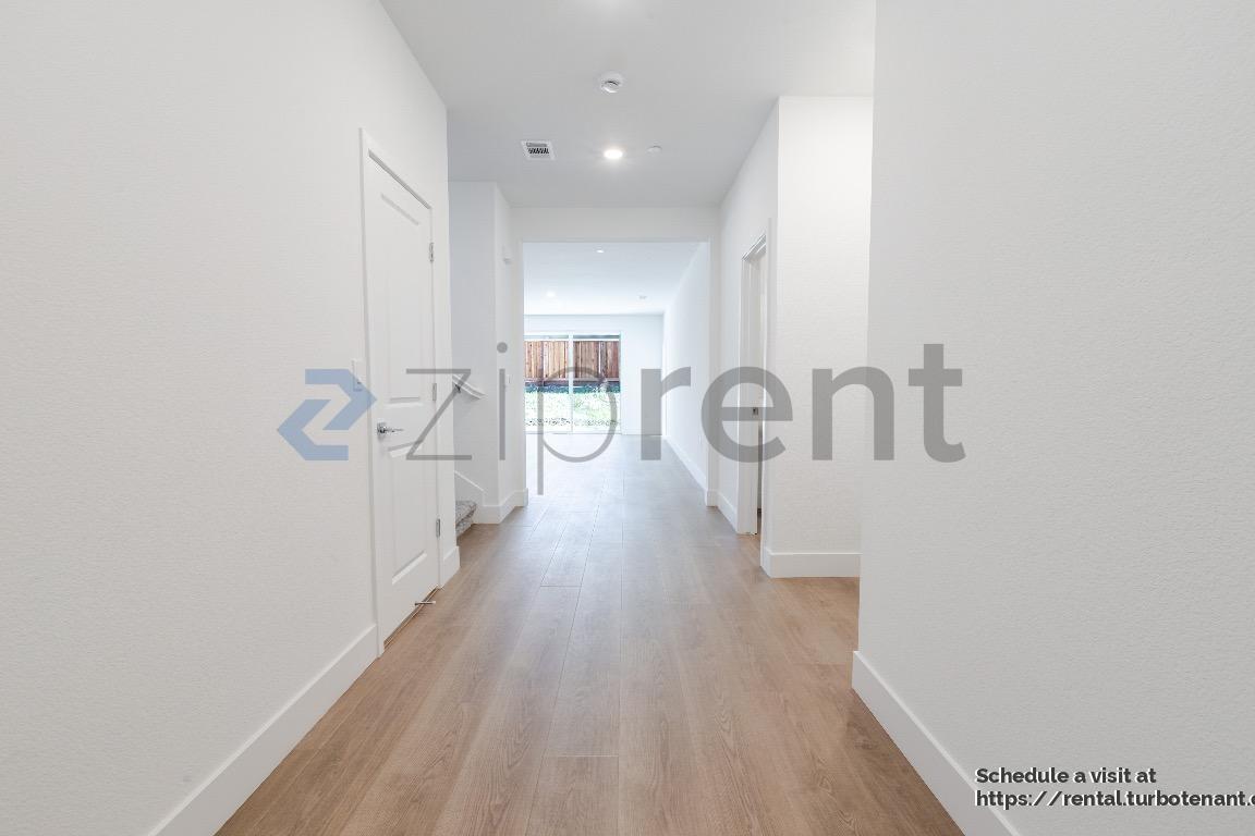 Building Photo - 443 Royal Nat'l Rd