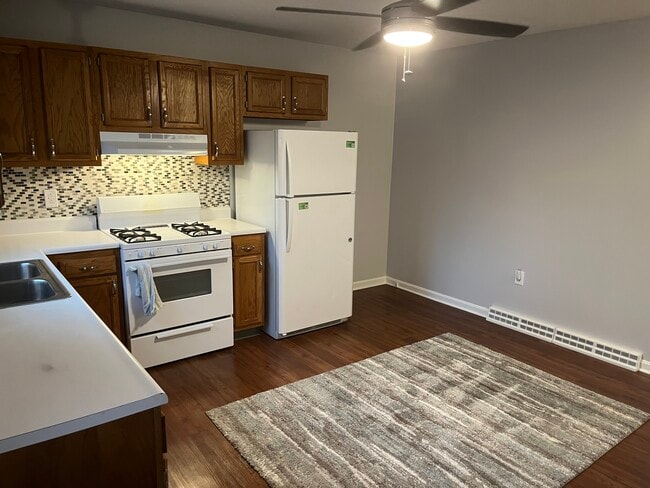 Building Photo - 109 Hopewell Dr