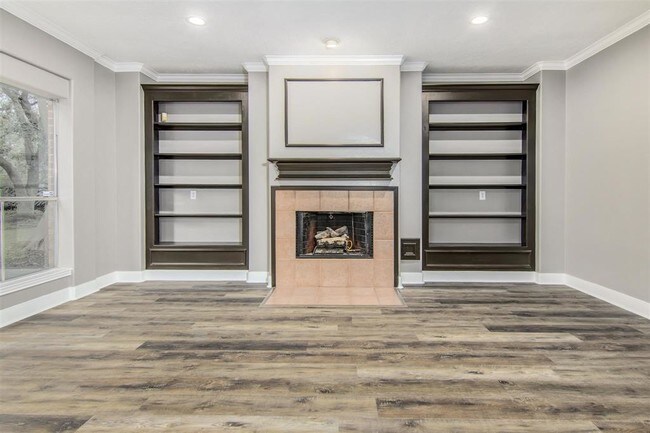 Building Photo - 2117 Enchanted Lake Dr