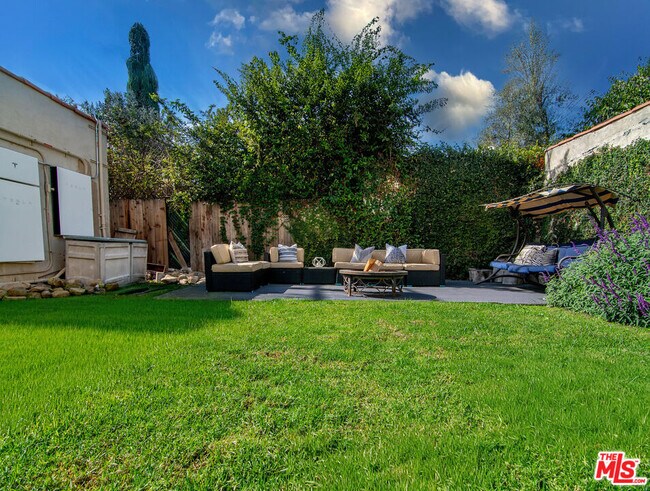 Building Photo - 131 S Martel Ave