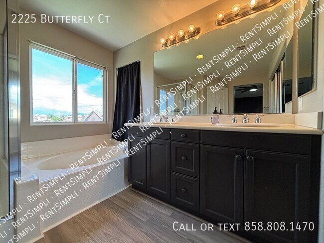 Building Photo - 2225 Butterfly Ct