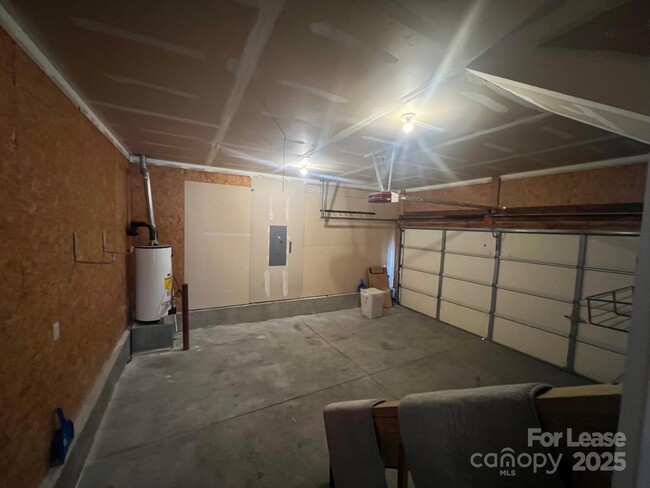 Building Photo - 112 Daventry Pl