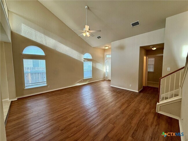 Building Photo - 558 Briggs Dr