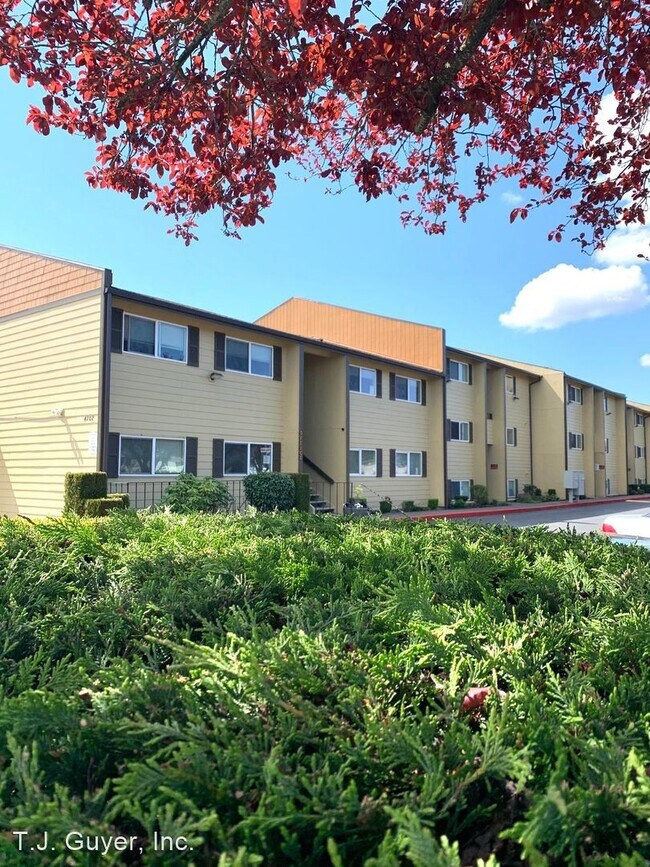 Primary Photo - 1 br, 1 bath Apartment - 4702 108th Street...