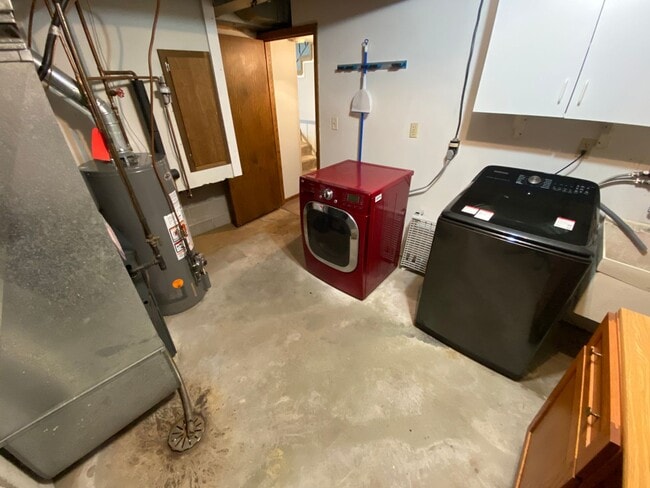 Building Photo - New Renovated 2br/1ba Townhome in Apple Va...